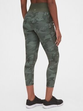 GAP Fit Sculpt Revolution Green Camouflage Leggings (M)